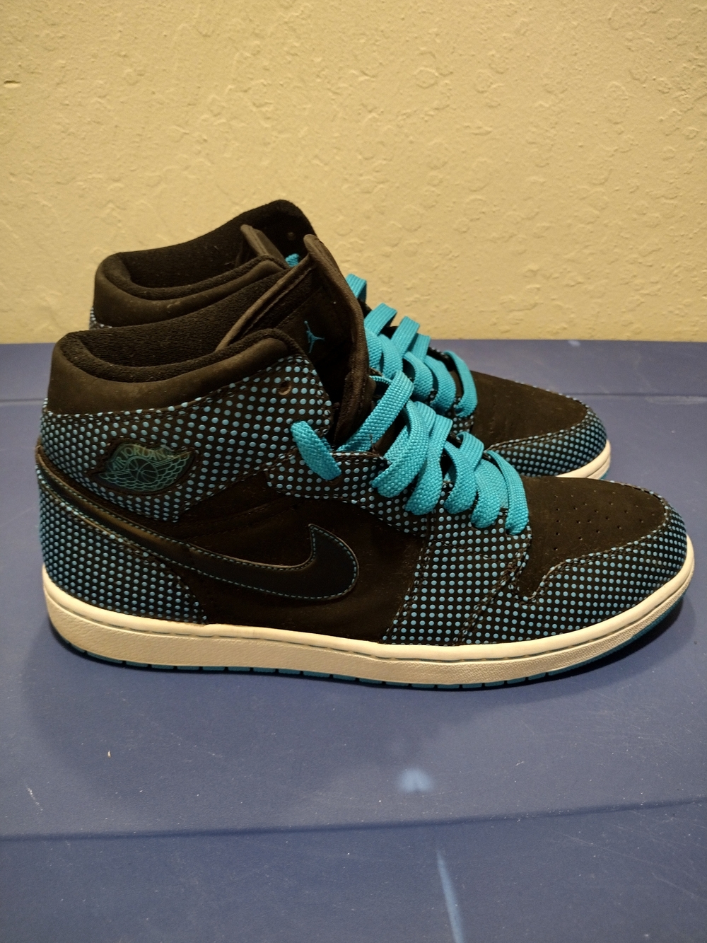 Nike Air Jordan 1 Retro Laser Blue Mid-Top Athletic Sneakers No Box